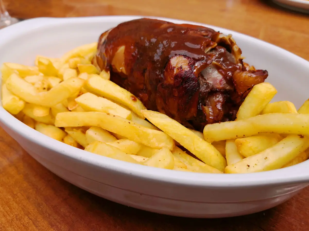 Codillo con papas de Pizzería 12-34